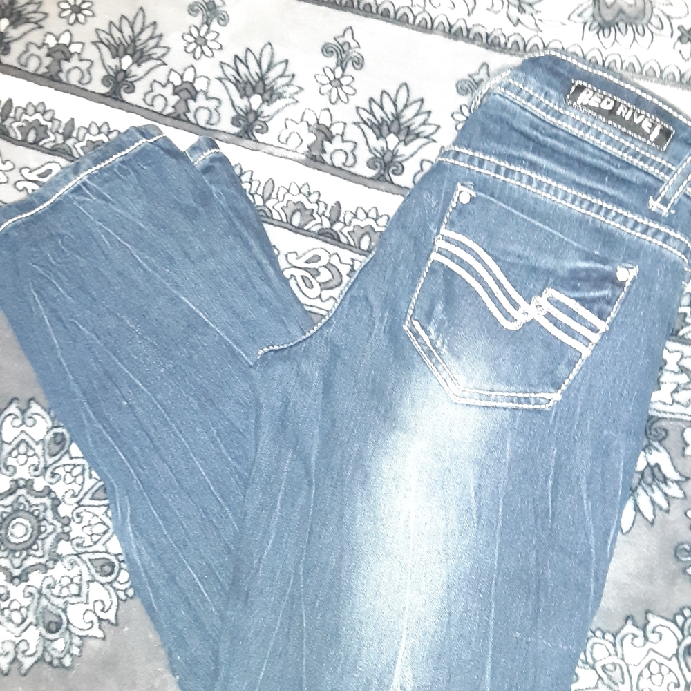 Red Rivet capris - Picture 2 of 3